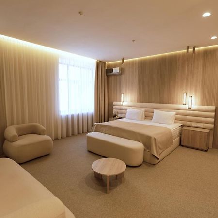 Amsterdam Hotel Aktobe Bagian luar foto