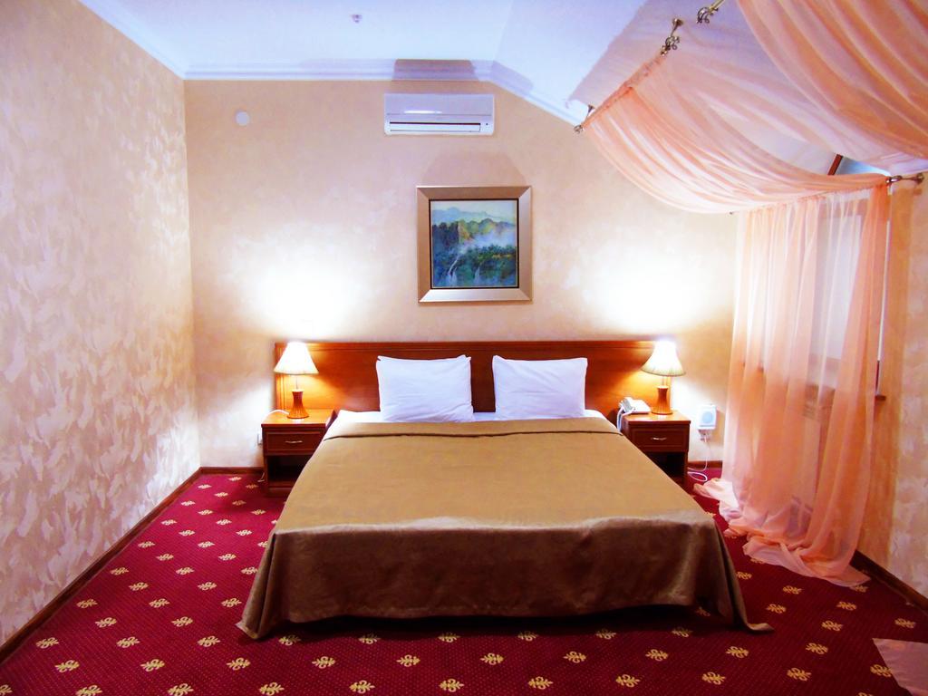 Amsterdam Hotel Aktobe Bagian luar foto