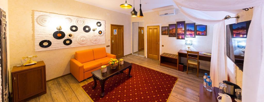 Amsterdam Hotel Aktobe Bagian luar foto